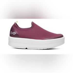 OOFOS OOmega eeZee Recovery Slip On Shoes